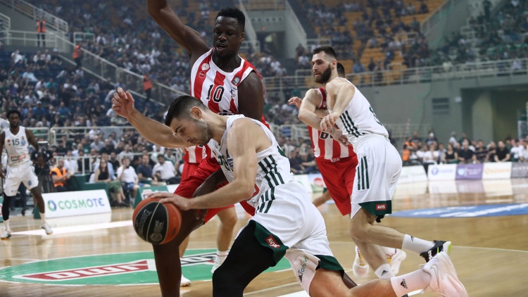 &Tau;&omicron; &pi;&lambda;ή&rho;&epsilon;&sigmaf; &pi;&rho;ό&gamma;&rho;&alpha;&mu;&mu;&alpha; &tau;&omicron;&upsilon; &Pi;&alpha;&nu;&alpha;&theta;&eta;&nu;&alpha;ϊ&kappa;&omicron;ύ &sigma;&tau;&eta;&nu; Euroleague (pics)