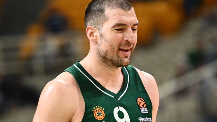 &Mu;&epsilon; &Kappa;&alpha;&beta;&beta;&alpha;&delta;ά &omicron; &Pi;&alpha;&nu;&alpha;&theta;&eta;&nu;&alpha;ϊ&kappa;ό&sigmaf; &kappa;ό&nu;&tau;&rho;&alpha; &sigma;&tau;&eta;&nu; &Alpha;&Epsilon;&Kappa;