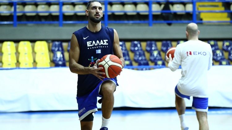 &Delta;&iota;&alpha;&psi;&epsilon;ύ&delta;&epsilon;&iota; &omicron; &Pi;&alpha;&nu;&alpha;&theta;&eta;&nu;&alpha;ϊ&kappa;ό&sigmaf; &tau;&alpha; &sigma;&epsilon;&nu;ά&rho;&iota;&alpha; &gamma;&iota;&alpha; &tau;&omicron;&nu; &Kappa;&alpha;&rho;&alpha;&gamma;&iota;&alpha;&nu;&nu;ί&delta;&eta;