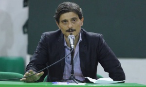 &Gamma;&iota;&alpha;&nu;&nu;&alpha;&kappa;ό&pi;&omicron;&upsilon;&lambda;&omicron;&sigmaf;: &laquo;Ό&tau;&iota; &chi;&epsilon;&iota;&rho;ό&tau;&epsilon;&rho;&omicron;, &phi;έ&rho;&epsilon;&tau;&alpha;&iota; &sigma;&alpha;&nu; &alpha;&rho;&chi;&iota;&nu;&tau;&alpha;&beta;&alpha;&tau;&zeta;ή&sigmaf; &omicron; &Alpha;&lambda;&alpha;&phi;&omicron;ύ&zeta;&omicron;&sigmaf;&raquo;