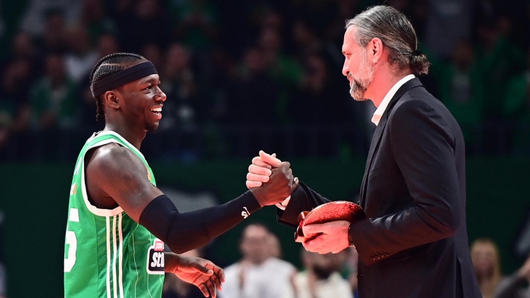 &Omicron; &Nu;&alpha;&nu; &pi;&alpha;&rho;έ&lambda;&alpha;&beta;&epsilon; &tau;&omicron; &beta;&rho;&alpha;&beta;&epsilon;ί&omicron; &tau;&omicron;&upsilon; MVP &tau;&eta;&sigmaf; Euroleague &gamma;&iota;&alpha; &tau;&omicron; &Phi;&epsilon;&beta;&rho;&omicron;&upsilon;ά&rho;&iota;&omicron; (vid)