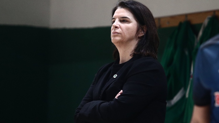 &Kappa;&alpha;&pi;&omicron;&gamma;&iota;ά&nu;&nu;&eta;: &laquo;&Kappa;&alpha;&lambda;ύ&tau;&epsilon;&rho;&alpha; &pi;&omicron;&upsilon; &kappa;ά&nu;&alpha;&mu;&epsilon; &alpha;&upsilon;&tau;ή &tau;&eta;&nu; &epsilon;&mu;&phi;ά&nu;&iota;&sigma;&eta; &sigma;ή&mu;&epsilon;&rho;&alpha; &kappa;&alpha;&iota; ό&chi;&iota; &sigma;&epsilon; ά&lambda;&lambda;&omicron; &mu;&alpha;&tau;&sigmaf;&raquo;
