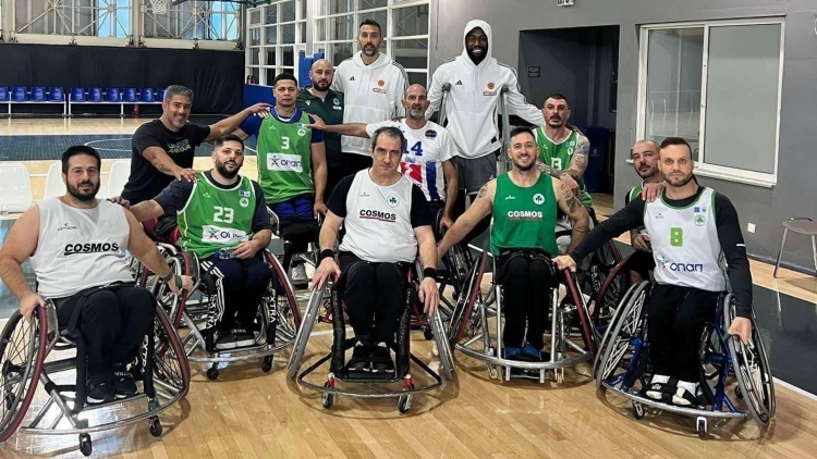 &Omicron; &Lambda;&epsilon;&sigma;ό&rho; &epsilon;ί&delta;&epsilon; &alpha;&gamma;ώ&nu;&alpha; &tau;&omicron;&upsilon; &Pi;&alpha;&nu;&alpha;&theta;&eta;&nu;&alpha;ϊ&kappa;&omicron;ύ &mu;&epsilon; &alpha;&mu;&alpha;&xi;ί&delta;&iota;&omicron;: &laquo;&Epsilon;&nu;&tau;&upsilon;&pi;&omega;&sigma;&iota;ά&sigma;&tau;&eta;&kappa;&alpha; &alpha;&pi;ό &tau;&eta; &psi;&upsilon;&chi;&iota;&kappa;ή &kappa;&alpha;&iota; &sigma;&omega;&mu;&alpha;&tau;&iota;&kappa;ή &tau;&omicron;&upsilon;&sigmaf; &delta;ύ&nu;&alpha;&mu;&eta;&raquo;