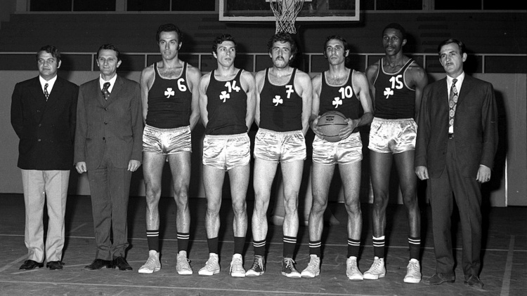 To 1973 &eta; 9&eta; &pi;&iota;&omicron; &pi;&alpha;&rho;&alpha;&gamma;&omega;&gamma;&iota;&kappa;ή &sigma;&epsilon;&zeta;ό&nu; &tau;&omicron;&upsilon; &Pi;&alpha;&nu;&alpha;&theta;&eta;&nu;&alpha;ϊ&kappa;&omicron;ύ &sigma;&epsilon; &tau;ί&tau;&lambda;&omicron;&upsilon;&sigmaf;