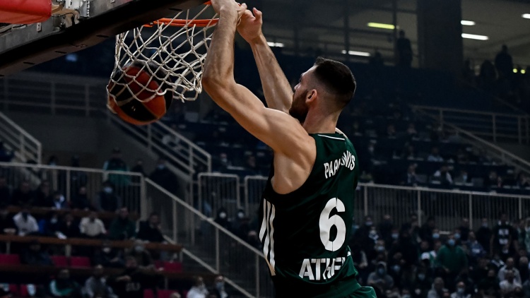 Euroleague: &Delta;&iota;&pi;&lambda;ό&sigmaf; &Pi;&alpha;&pi;&alpha;&gamma;&iota;ά&nu;&nu;&eta;&sigmaf; &sigma;&tau;&omicron; Top 10 &tau;&eta;&sigmaf; 17&eta;&sigmaf; &alpha;&gamma;&omega;&nu;&iota;&sigma;&tau;&iota;&kappa;ή&sigmaf; (vid)