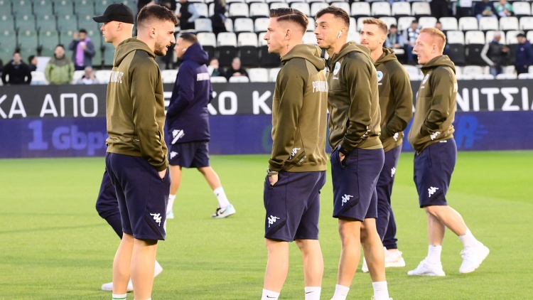 &Phi;&iota;&lambda;&iota;&kappa;ή &nu;ί&kappa;&eta; &epsilon;&pi;ί &tau;&omicron;&upsilon; &Pi;&alpha;&nu;&alpha;&theta;&eta;&nu;&alpha;ϊ&kappa;&omicron;ύ &Beta;' &mu;&epsilon; 5-1 &gamma;&iota;&alpha; &tau;&eta;&nu; &pi;&rho;ώ&tau;&eta; &omicron;&mu;ά&delta;&alpha;