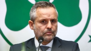 &Epsilon;&pi;έ&nu;&delta;&upsilon;&sigma;&eta; &kappa;&alpha;&iota; &mu;&epsilon; &xi;έ&nu;&omicron;&upsilon;&sigmaf; &pi;&alpha;ί&kappa;&tau;&epsilon;&sigmaf; &sigma;&tau;&eta;&nu; &Alpha;&kappa;&alpha;&delta;&eta;&mu;ί&alpha; &theta;έ&lambda;&epsilon;&iota; &omicron; &Rho;ό&kappa;&alpha;