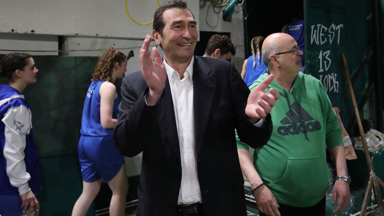 &Delta;. &Alpha;&nu;&delta;&rho;&epsilon;ό&pi;&omicron;&upsilon;&lambda;&omicron;&sigmaf;: &laquo;&Alpha;&nu; έ&rho;&theta;&omicron;&upsilon;&nu; &sigma;&tau;&omicron; &Omicron;&Alpha;&Kappa;&Alpha; 12.000 &omicron;&pi;&alpha;&delta;&omicron;ί &theta;&alpha; &pi;ά&rho;&omicron;&upsilon;&mu;&epsilon; &pi;&rho;&omega;&tau;ά&theta;&lambda;&eta;&mu;&alpha; &kappa;&alpha;&iota; &tau;&omicron;&upsilon; &chi;&rho;ό&nu;&omicron;&upsilon;&raquo;