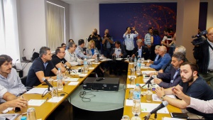&Epsilon;&Sigma;&Alpha;&Kappa;&Epsilon;: &laquo;Ά&kappa;&upsilon;&rho;&omicron;&raquo; &sigma;&tau;&omicron;&nu; &Omicron;&lambda;&upsilon;&mu;&pi;&iota;&alpha;&kappa;ό &alpha;&pi;ό &tau;&iota;&sigmaf; 13 &omicron;&mu;ά&delta;&epsilon;&sigmaf; - &Xi;&epsilon;&kappa;&iota;&nu;&omicron;ύ&nu; &tau;&alpha; &pi;&lambda;έ&iota; &omicron;&phi;