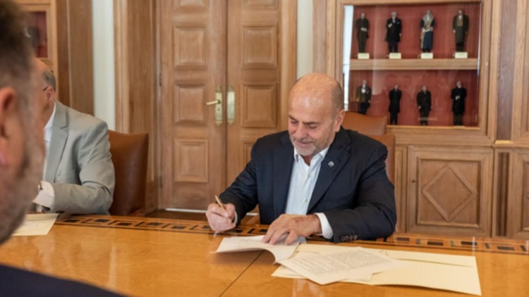 &Alpha;&lambda;&alpha;&phi;&omicron;ύ&zeta;&omicron;&sigmaf;: &laquo;&Eta; &Delta;&iota;&pi;&lambda;ή &Alpha;&nu;ά&pi;&lambda;&alpha;&sigma;&eta; &theta;&alpha; &delta;ώ&sigma;&epsilon;&iota; ά&lambda;&lambda;&eta; &pi;&rho;&omicron;&omicron;&pi;&tau;&iota;&kappa;ή &sigma;&tau;&omicron;&nu; &Pi;&alpha;&nu;&alpha;&theta;&eta;&nu;&alpha;ϊ&kappa;ό&raquo;