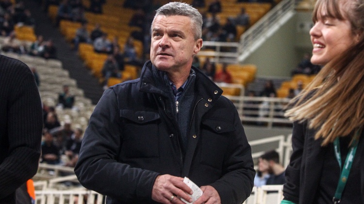 &Beta;&alpha;&zeta;έ&chi;&alpha;: &laquo;&Omicron; &Pi;&alpha;&nu;&alpha;&theta;&eta;&nu;&alpha;ϊ&kappa;ό&sigmaf; έ&chi;&epsilon;&iota; &beta;&rho;&epsilon;&iota; &tau;&omicron;&nu; &tau;&rho;ό&pi;&omicron; &nu;&alpha; &pi;&alpha;ί&rho;&nu;&epsilon;&iota; &tau;&alpha; &alpha;&pi;&omicron;&tau;&epsilon;&lambda;έ&sigma;&mu;&alpha;&tau;&alpha; &pi;&omicron;&upsilon; &theta;έ&lambda;&epsilon;&iota;&raquo;