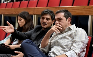 &Sigma;&tau;&omicron; &Omicron;&Alpha;&Kappa;&Alpha; &omicron; &Alpha;&lambda;έ&xi;&eta;&sigmaf; &Tau;&sigma;ί&pi;&rho;&alpha;&sigmaf;