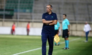 &Delta;ώ&nu;&eta;&sigmaf;: &laquo;&Kappa;ά&theta;&epsilon; &mu;&alpha;&tau;&sigmaf; &sigma;&alpha;&nu; έ&nu;&alpha;&sigmaf; &tau;&epsilon;&lambda;&iota;&kappa;ό&sigmaf;&raquo;
