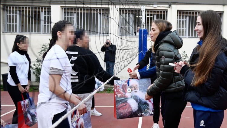 &Epsilon;&pi;ί&sigma;&kappa;&epsilon;&psi;&eta; &tau;&eta;&sigmaf; &Pi;&alpha;&pi;&alpha;&phi;&omega;&tau;ί&omicron;&upsilon; &mu;&epsilon; &tau;&eta;&nu; &Epsilon;&Omicron;&Pi;&Epsilon; &sigma;&tau;&iota;&sigmaf; &phi;&upsilon;&lambda;&alpha;&kappa;έ&sigmaf; &gamma;&upsilon;&nu;&alpha;&iota;&kappa;ώ&nu; (pics)