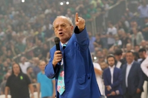 &Theta;&alpha;&nu;ά&sigma;&eta;&sigmaf;: &laquo;Ό&lambda;&omicron;&iota; &sigma;&tau;&omicron; &pi;&lambda;&epsilon;&upsilon;&rho;ό &tau;&omicron;&upsilon; &Delta;&eta;&mu;ή&tau;&rho;&eta;&raquo;