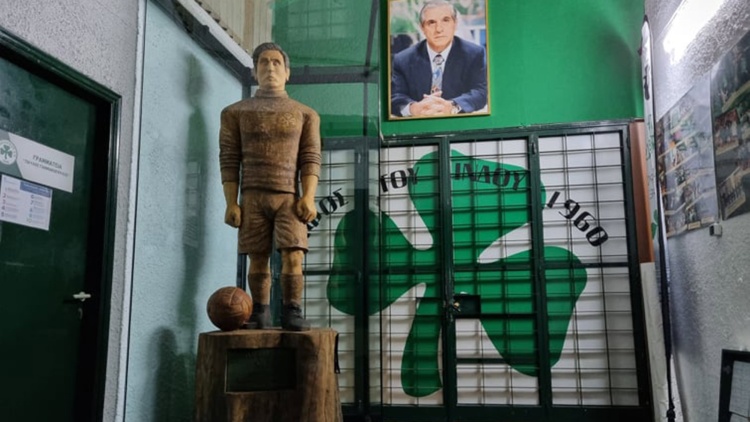 &Tau;&omicron; ά&gamma;&alpha;&lambda;&mu;&alpha; &tau;&omicron;&upsilon; &Kappa;&alpha;&lambda;&alpha;&phi;ά&tau;&eta; &pi;ή&rho;&epsilon; &theta;έ&sigma;&eta; &sigma;&tau;&eta; &Lambda;&epsilon;&omega;&phi;ό&rho;&omicron;! (pics)