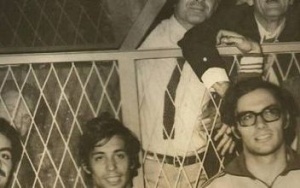&Sigma;&tau;&omicron;&upsilon;&sigmaf; &laquo;&theta;&rho;ύ&lambda;&omicron;&upsilon;&sigmaf;&raquo; &omicron; &Gamma;&iota;ώ&rho;&gamma;&omicron;&sigmaf; &Mu;&iota;&kappa;&epsilon;&lambda;ί&delta;&eta;&sigmaf;