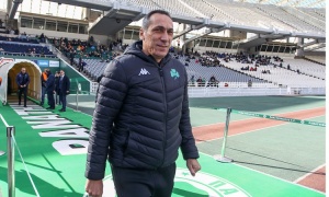 &Delta;ώ&nu;&eta;&sigmaf;: &laquo;&Phi;&epsilon;ύ&gamma;&omega; &alpha;&nu; &delta;&epsilon;&nu; &lambda;&upsilon;&theta;&omicron;ύ&nu; &kappa;ά&pi;&omicron;&iota;&alpha; &epsilon;&sigma;&omega;&tau;&epsilon;&rho;&iota;&kappa;ά &zeta;&eta;&tau;ή&mu;&alpha;&tau;&alpha;&raquo;