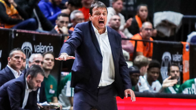 &Alpha;&tau;&alpha;&mu;ά&nu;: &laquo;&Mu;&epsilon;&gamma;ά&lambda;&eta; &nu;ί&kappa;&eta; &gamma;&iota;&alpha;&tau;ί &kappa;&epsilon;&rho;&delta;ί&sigma;&alpha;&mu;&epsilon; &chi;&omega;&rho;ί&sigmaf; &tau;&omicron;&nu; &Sigma;&lambda;&omicron;ύ&kappa;&alpha;&raquo;
