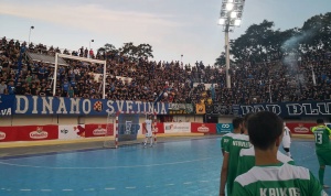 &Eta;&tau;&tau;ή&theta;&eta;&kappa;&epsilon; &alpha;&pi;ό &tau;&eta; &Nu;&tau;&iota;&nu;ά&mu;&omicron; &tau;&omicron; &laquo;&tau;&rho;&iota;&phi;ύ&lambda;&lambda;&iota;&raquo; (vids)