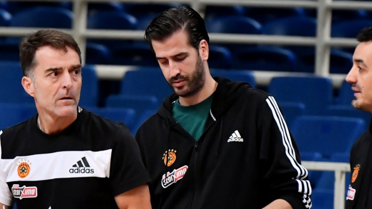 &Omicron; &Pi;&alpha;&pi;&pi;ά&sigmaf; &omicron; &alpha;&nu;&tau;&iota;-&Mu;&pi;&epsilon;&tau;&sigma;ί&rho;&omicron;&beta;&iota;&tau;&sigmaf; &sigma;&tau;&omicron;&nu; &Pi;&alpha;&nu;&alpha;&theta;&eta;&nu;&alpha;ϊ&kappa;ό
