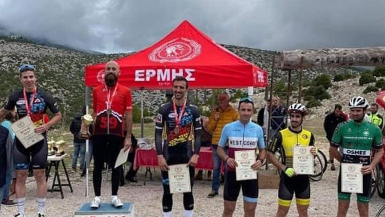 &laquo;&Pi;&rho;ά&sigma;&iota;&nu;&epsilon;&sigmaf;&raquo; &delta;&iota;&alpha;&kappa;&rho;ί&sigma;&epsilon;&iota;&sigmaf; &sigma;&tau;&eta;&nu; &alpha;&nu;ά&beta;&alpha;&sigma;&eta; &Pi;ά&rho;&nu;&eta;&theta;&alpha;&sigmaf;