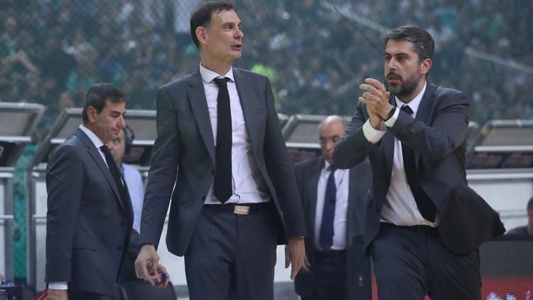 KAE &Pi;&alpha;&nu;&alpha;&theta;&eta;&nu;&alpha;ϊ&kappa;ό&sigmaf;: &laquo;Ό&lambda;&omicron;&iota; &gamma;&nu;&omega;&rho;ί&zeta;&omicron;&upsilon;&mu;&epsilon; &pi;&omega;&sigmaf; &omicron; &kappa;. &Mu;&pi;&alpha;&rho;&tau;&zeta;ώ&kappa;&alpha;&sigmaf; &delta;&epsilon;&nu; &beta;&rho;ί&zeta;&epsilon;&iota; &pi;&omicron;&tau;έ...&raquo;