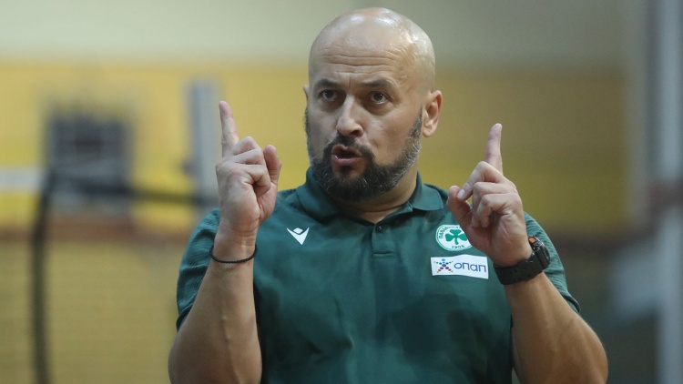 &Gamma;&kappa;ά&iota;&tau;&sigmaf;: &laquo;&Delta;&epsilon;&nu; &epsilon;ί&mu;&alpha;&sigma;&tau;&epsilon; &pi;&epsilon;&rho;ή&phi;&alpha;&nu;&omicron;&iota; &gamma;&iota;&alpha; &tau;&omicron; &pi;&omega;&sigmaf; &pi;&alpha;&rho;&omicron;&upsilon;&sigma;&iota;&alpha;&sigma;&tau;ή&kappa;&alpha;&mu;&epsilon;&raquo;
