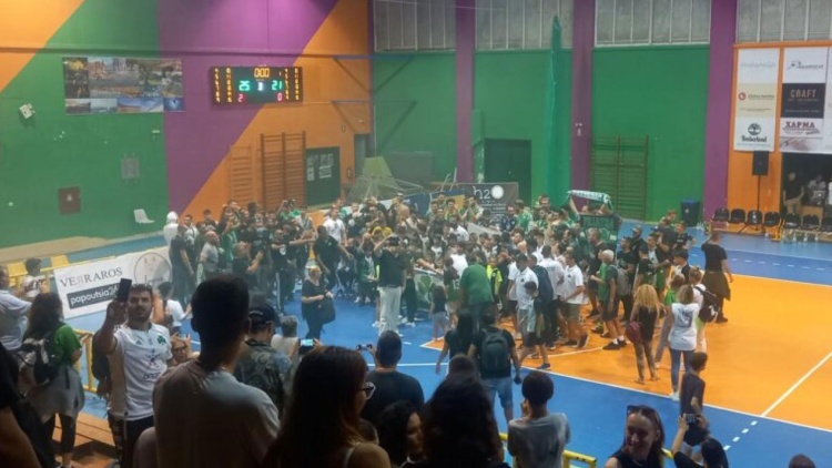 &Nu;ί&kappa;&eta;... &gamma;&iota;&omicron;&rho;&tau;ή &tau;&omicron;&upsilon; &Pi;&alpha;&nu;&alpha;&theta;&eta;&nu;&alpha;ϊ&kappa;&omicron;ύ &sigma;&tau;&eta;&nu; &Kappa;&alpha;&lambda;&alpha;&mu;ά&tau;&alpha;
