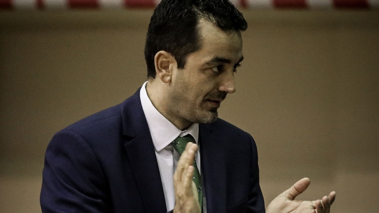 &Beta;ό&beta;&omicron;&rho;&alpha;&sigmaf;: &laquo;&Kappa;ά&theta;&epsilon; &pi;&alpha;&iota;&chi;&nu;ί&delta;&iota; &epsilon;ί&nu;&alpha;&iota; έ&nu;&alpha;&sigmaf; &tau;&epsilon;&lambda;&iota;&kappa;ό&sigmaf;&raquo;