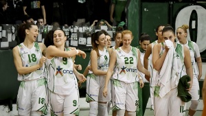 &Mu;&epsilon; &Omicron;&Alpha; &Chi;&alpha;&nu;ί&omega;&nu; &omicron;&iota; &laquo;&pi;&rho;ά&sigma;&iota;&nu;&epsilon;&sigmaf; &alpha;&mu;&alpha;&zeta;ό&nu;&epsilon;&sigmaf;&raquo;