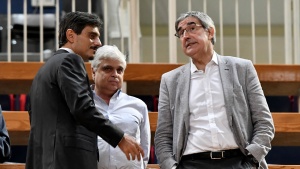 &Mu;&pi;&epsilon;&rho;&tau;&omicron;&mu;έ&omicron;&upsilon;: &laquo;&Theta;&epsilon;&omega;&rho;ώ &pi;&omega;&sigmaf; &omicron; &Pi;&alpha;&nu;&alpha;&theta;&eta;&nu;&alpha;ϊ&kappa;ό&sigmaf; &theta;&alpha; &mu;&epsilon;ί&nu;&epsilon;&iota; &mu;&alpha;&zeta;ί &mu;&alpha;&sigmaf;&raquo;