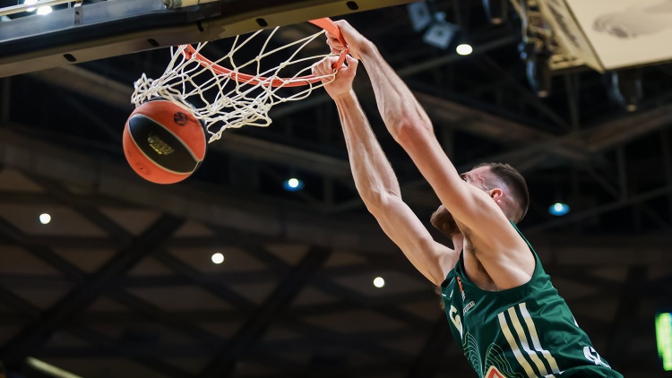 &Mu;&epsilon; &Pi;&alpha;&pi;&alpha;&gamma;&iota;ά&nu;&nu;&eta; &tau;&alpha; &kappa;&omicron;&rho;&upsilon;&phi;&alpha;ί&alpha; &kappa;&alpha;&rho;&phi;ώ&mu;&alpha;&tau;&alpha; &tau;&eta;&sigmaf; Euroleague &tau;&omicron;&nu; &Omicron;&kappa;&tau;ώ&beta;&rho;&eta; (vid)