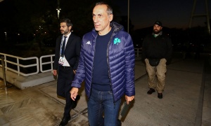 &Delta;ώ&nu;&eta;&sigmaf;: &laquo;&Delta;&epsilon;&nu; έ&chi;&omicron;&upsilon;&mu;&epsilon; &phi;&tau;ά&sigma;&epsilon;&iota; &sigma;&tau;&omicron; &epsilon;&pi;ί&pi;&epsilon;&delta;&omicron; &nu;&alpha; &nu;&iota;&kappa;ά&mu;&epsilon; ό&tau;&alpha;&nu; &delta;&epsilon;&nu; &pi;&alpha;ί&zeta;&omicron;&upsilon;&mu;&epsilon; &kappa;&alpha;&lambda;ά&raquo;