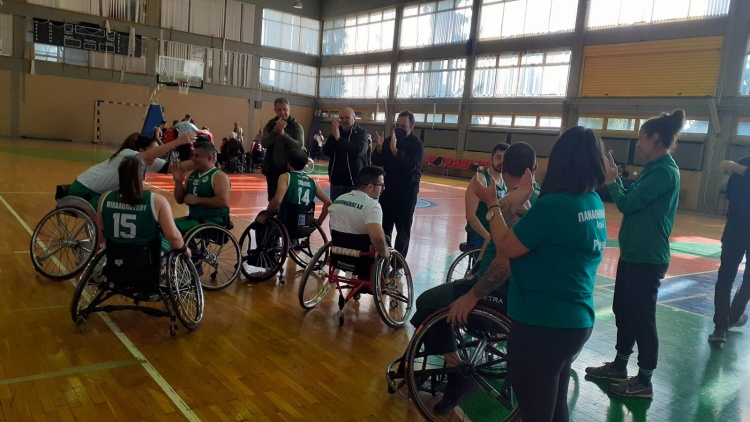 &laquo;Ά&tau;&lambda;&alpha;&nu;&tau;&alpha;&sigmaf;&raquo; &omicron; &Pi;&alpha;&nu;&alpha;&theta;&eta;&nu;&alpha;ϊ&kappa;ό&sigmaf; &pi;ή&rho;&epsilon; &tau;&eta; &nu;ί&kappa;&eta; &sigma;&epsilon; &mu;&alpha;&tau;&sigmaf; &theta;&rho;ί&lambda;&epsilon;&rho;!